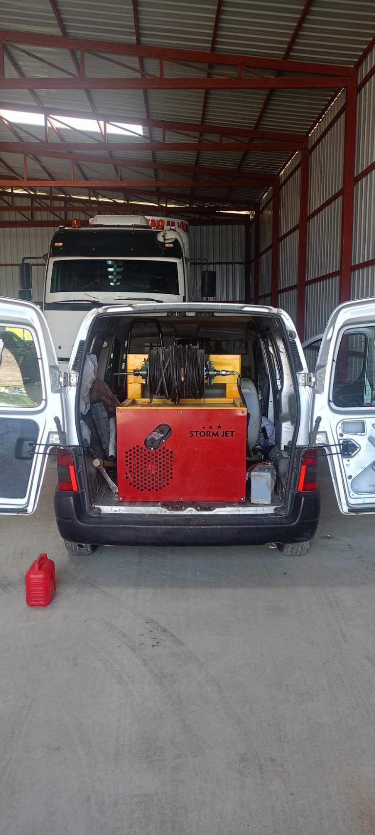 Kanalizasyon açma ekipmanı ve servis çalışması